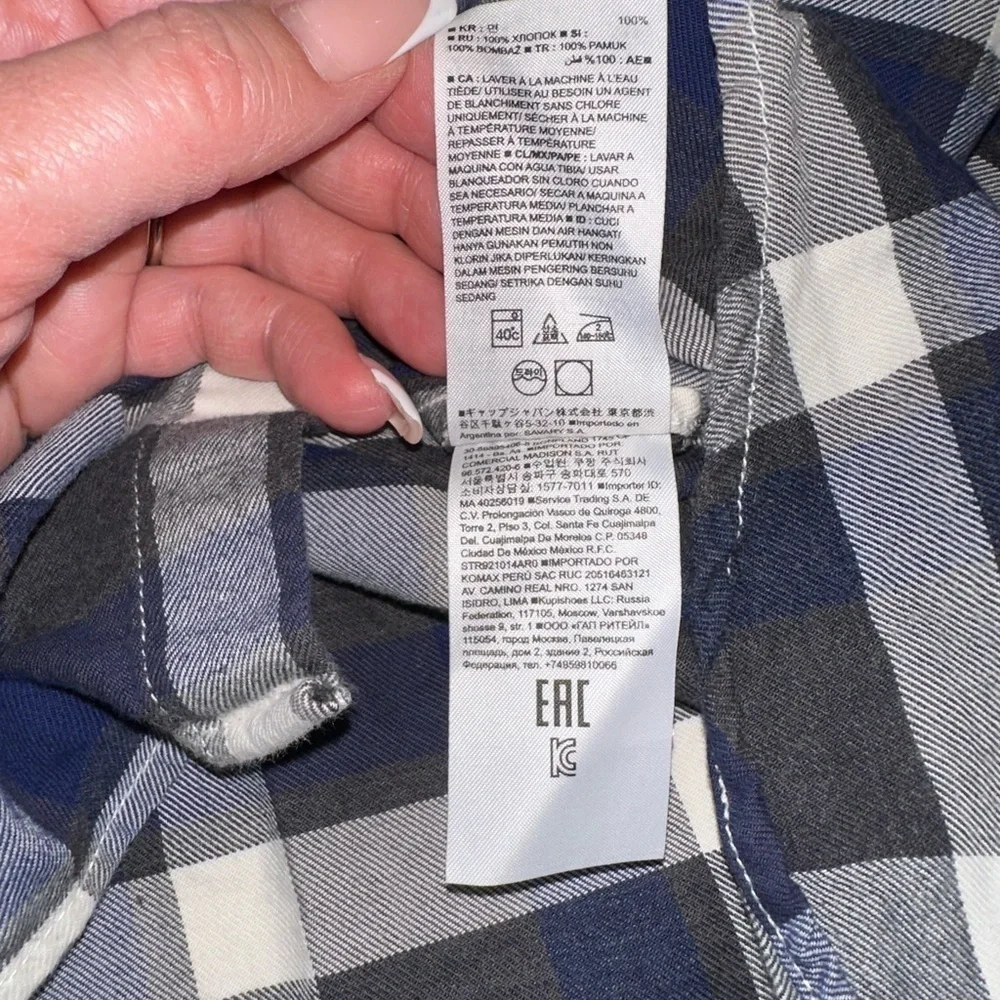 Banana Republic Blue and White Casual Button Down Shirt